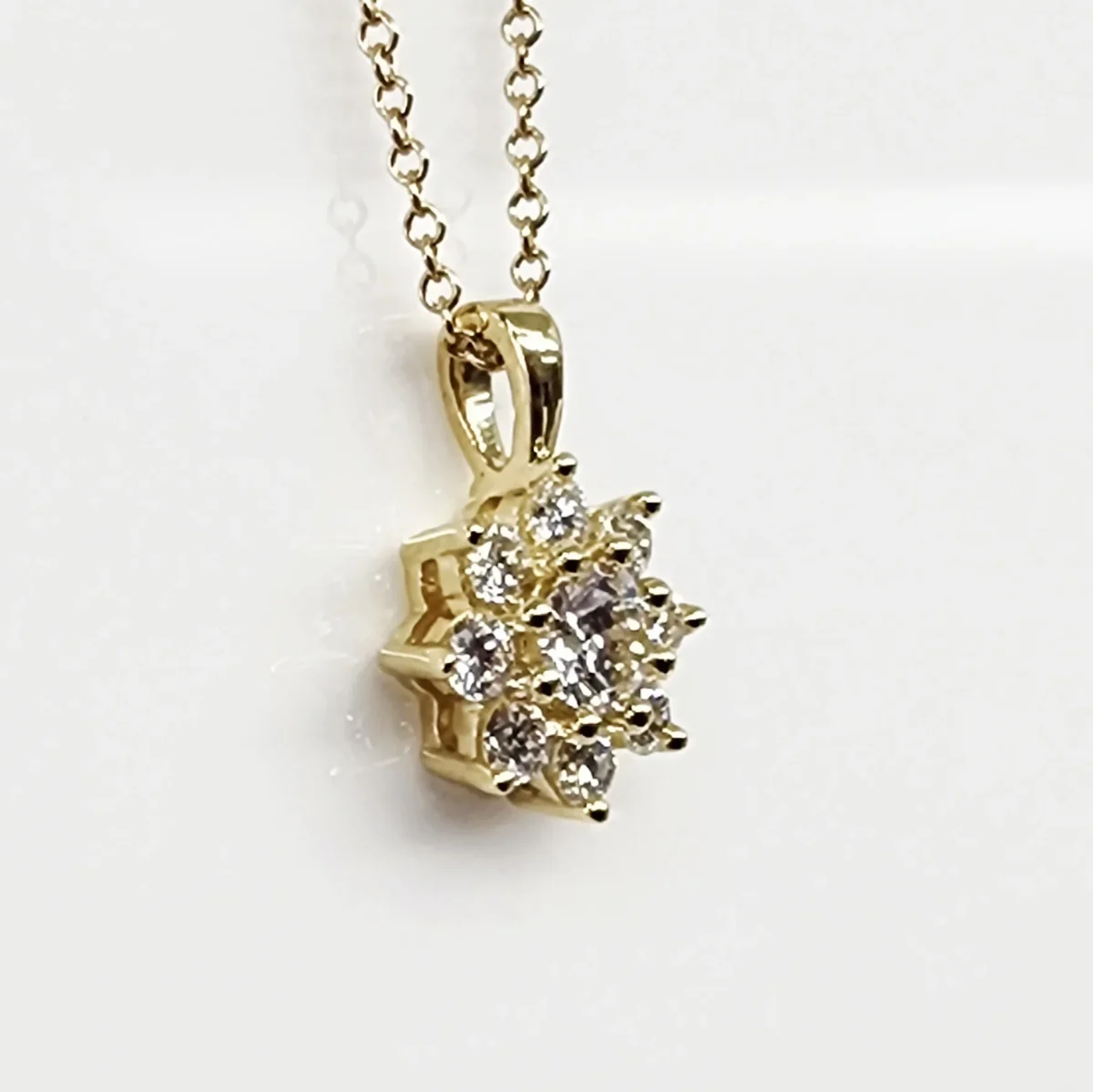 9ct Yellow Gold Flower Round LGD 0.54ct E/F - VS Diamond Pendant with 9ct YG Necklace 45cm - AUPD1784