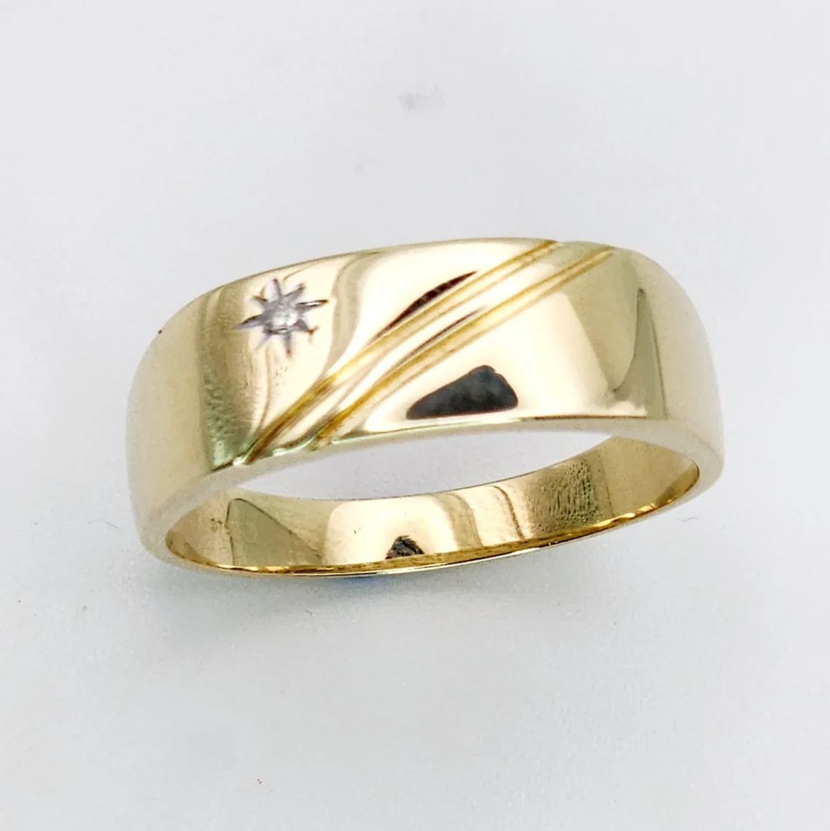 9ct Yellow Gold Gents Diamond Ring