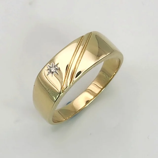 9ct Yellow Gold Gents Diamond Ring