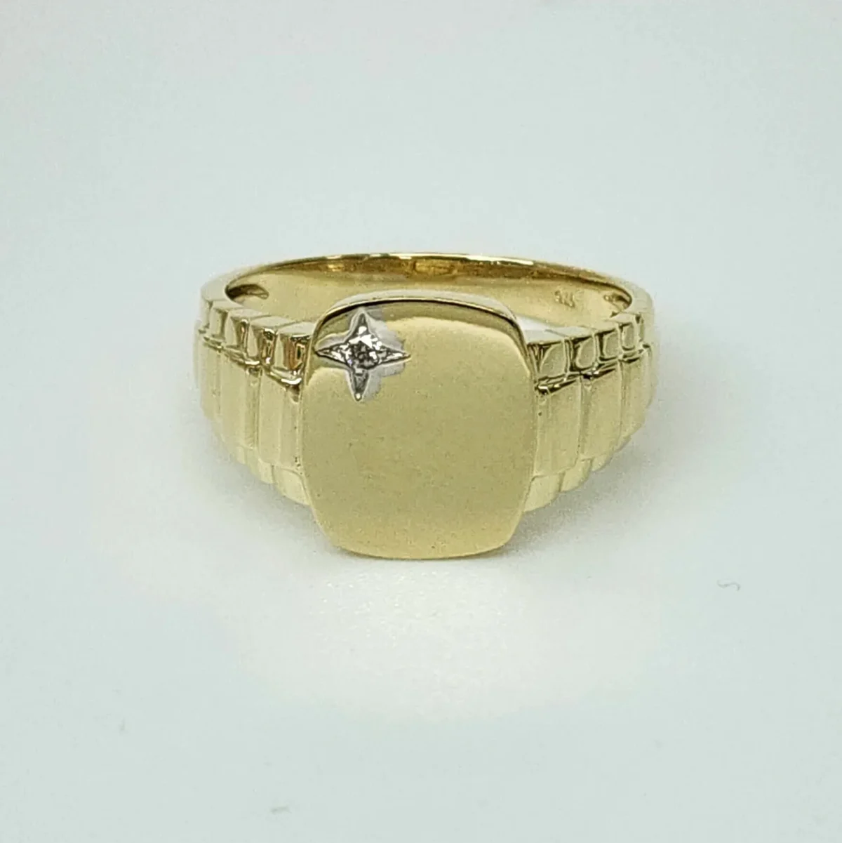 9ct Yellow Gold Gents Diamond Signet Dress Ring