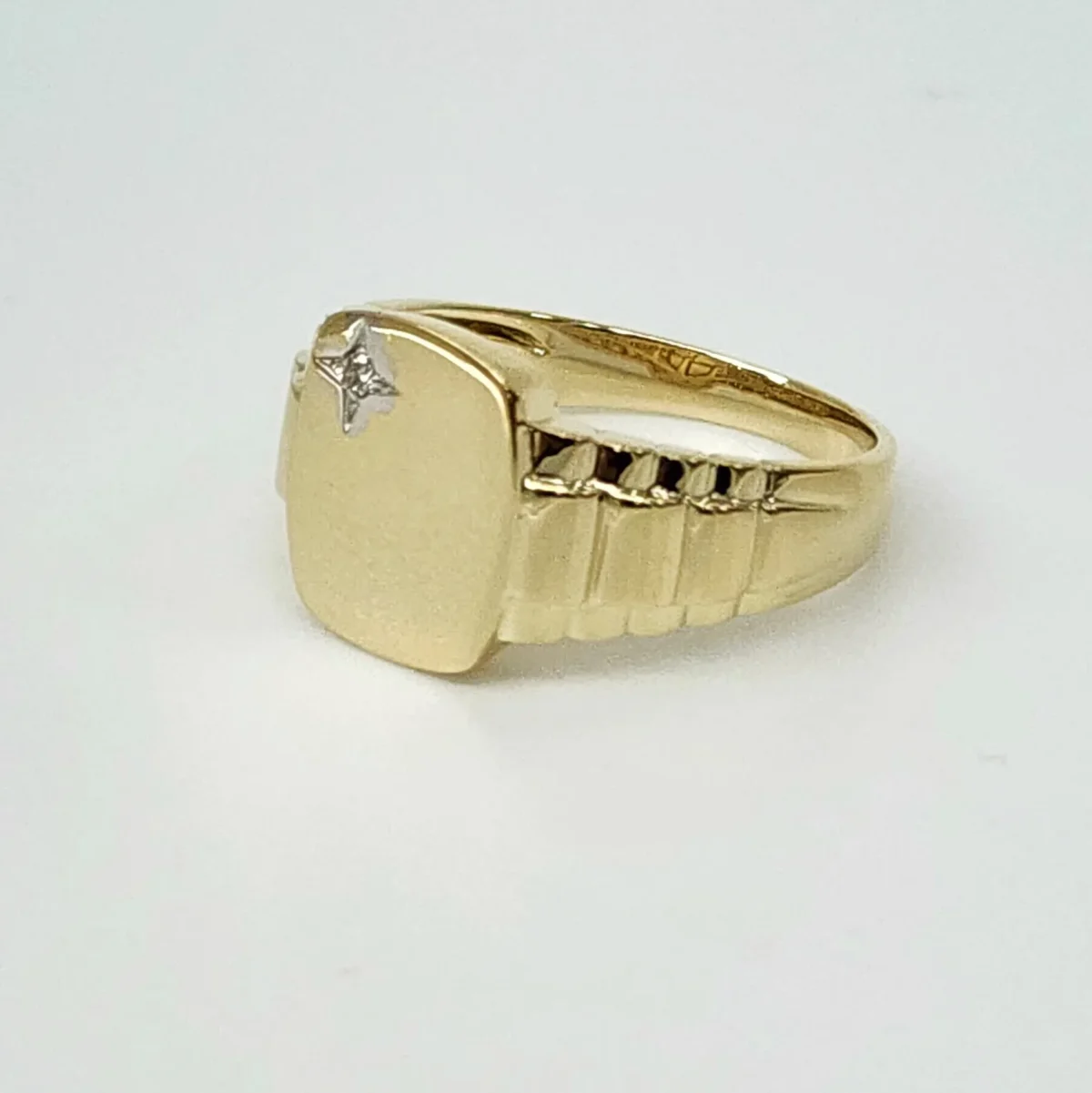 9ct Yellow Gold Gents Diamond Signet Dress Ring
