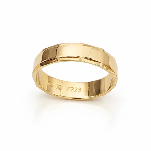 9ct Yellow Gold Gents Faceted Ring – 6mm Wide – Size Y - F223/6