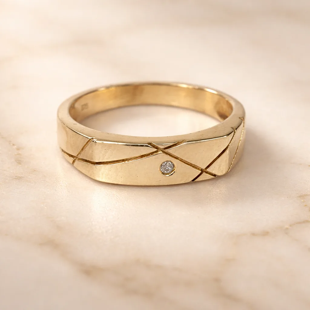 9ct Yellow Gold Gents Ring with Round Cut CZ – 5.60mm Engraved Pattern Band - 9CTD4333