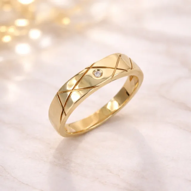 9ct Yellow Gold Gents Ring with Round Cut CZ – 5.60mm Engraved Pattern Band - 9CTD4333