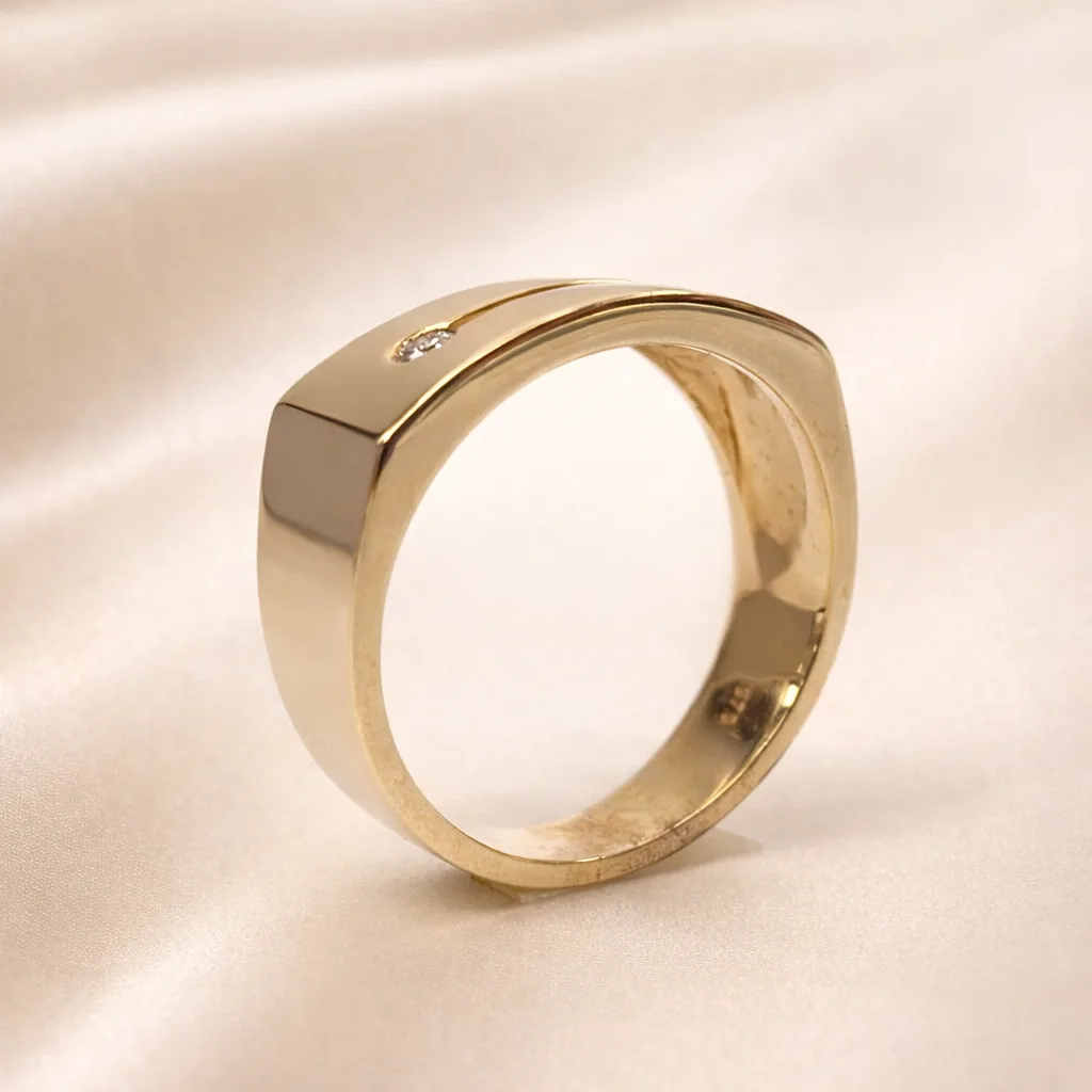 9ct Yellow Gold Gents Ring with Round Cut CZ – Tapered 9.20mm to 5.20mm Band - 9CTD4220