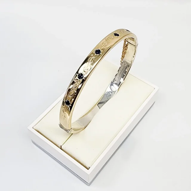 9ct Yellow Gold on Sterling Silver Hand Engraved Blue Sapphire Bangle - GS2EN5SAP