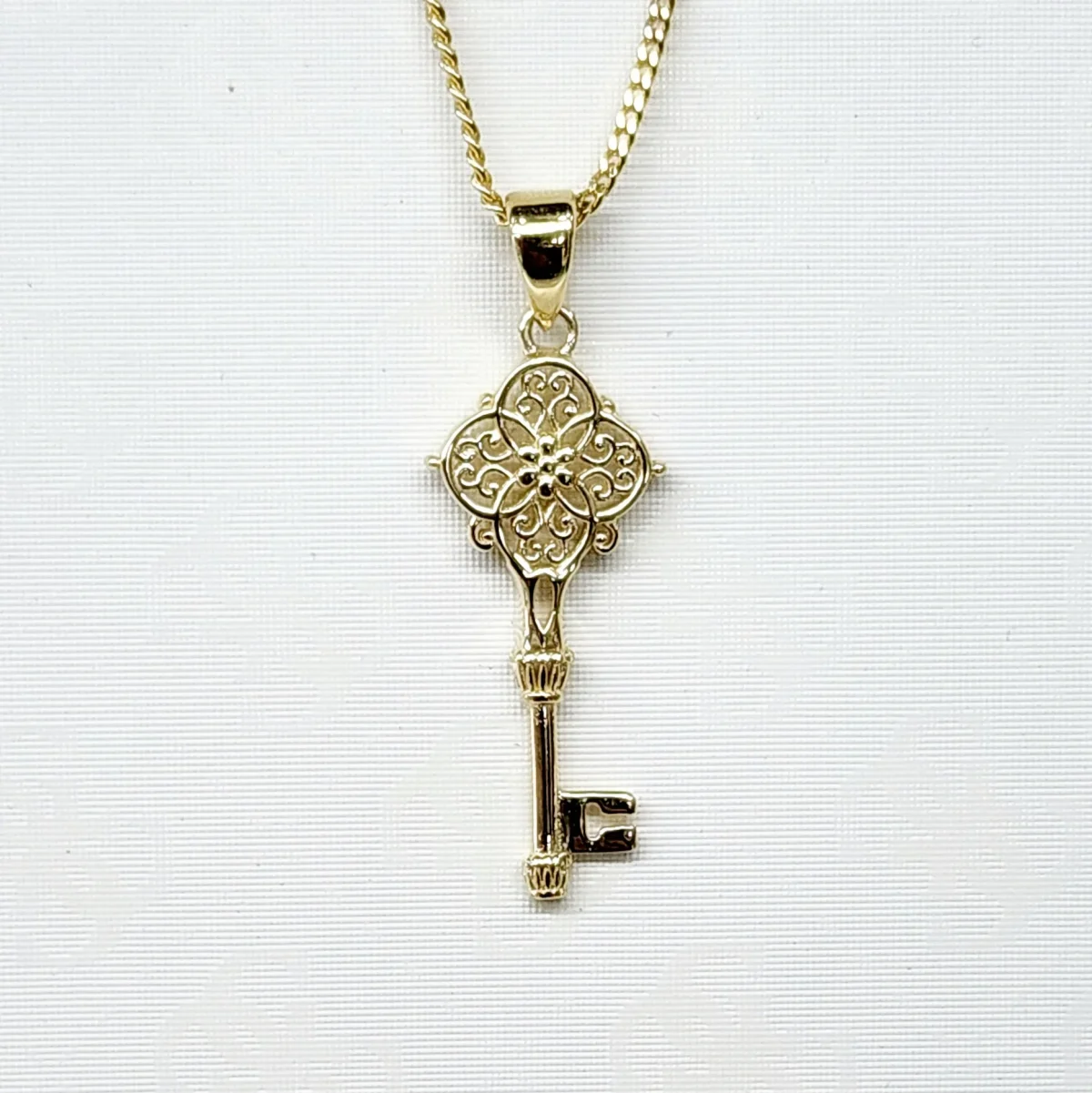 9ct Yellow Gold Open Filigree Compass Key Pendant