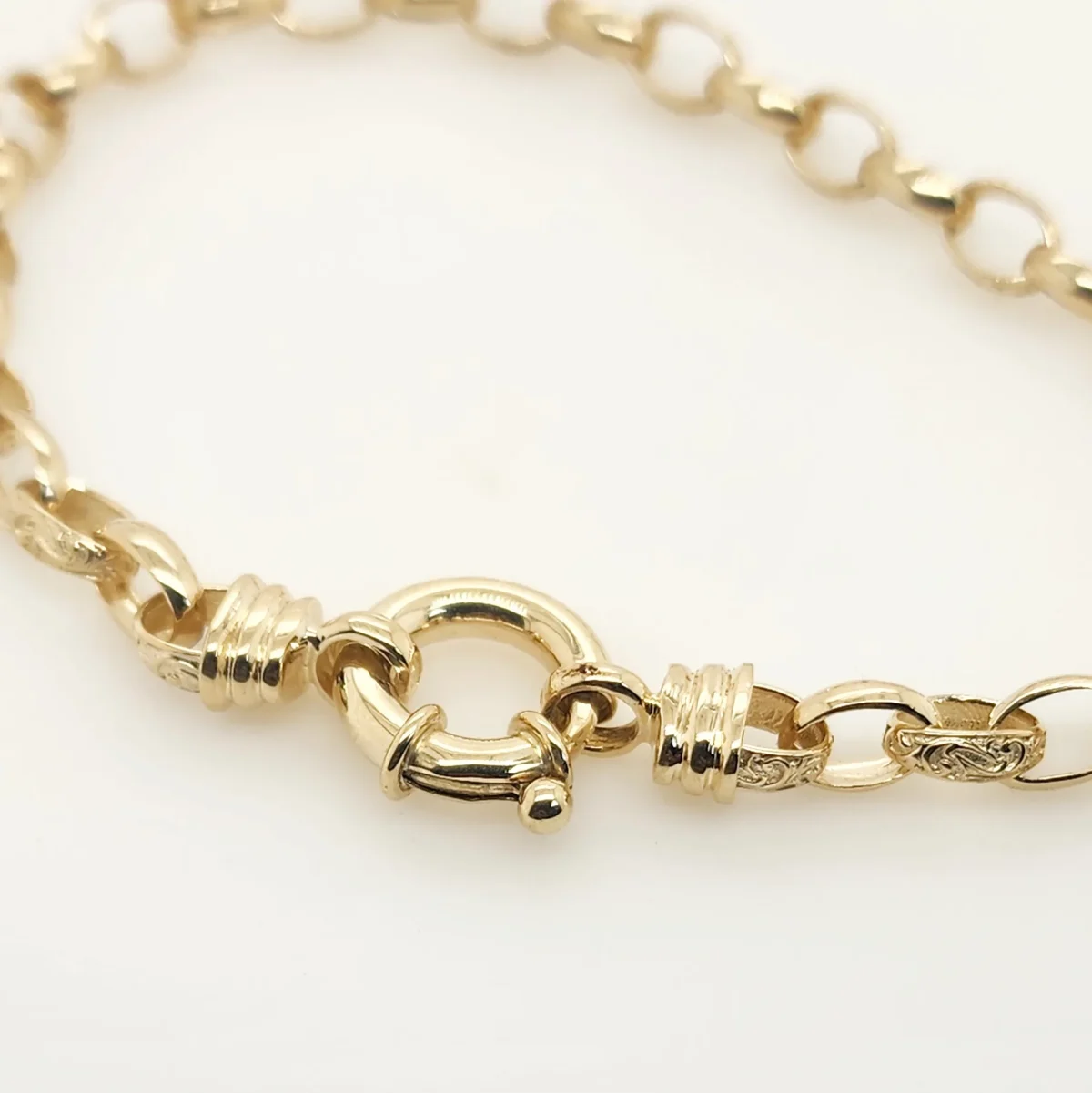 9ct Yellow Gold Oval Engraved Belcher Bolt Ring Bracelet 21cm Long
