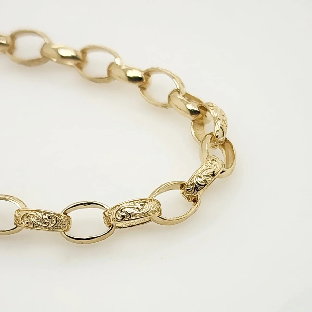 9ct Yellow Gold Oval Engraved Belcher Bolt Ring Bracelet 21cm Long