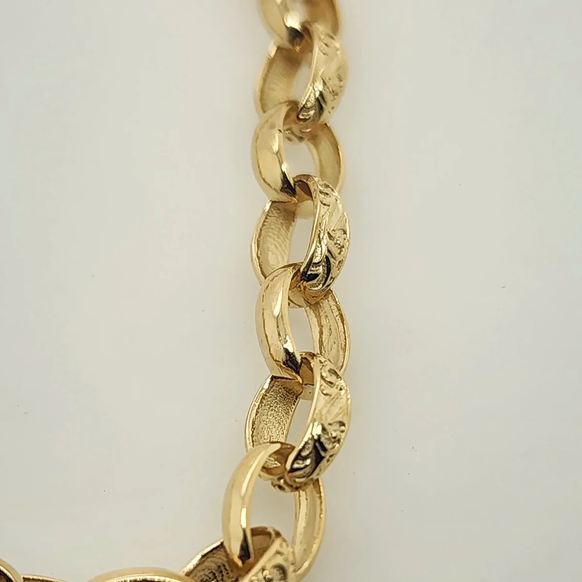 9ct Yellow Gold Oval Engraved Belcher Bolt Ring Bracelet 21cm Long