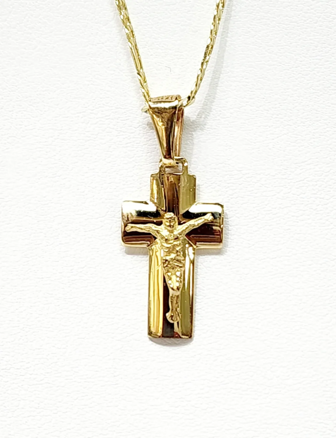 9ct Yellow Gold Polished Crucific Cross Pendant 12mm Wide