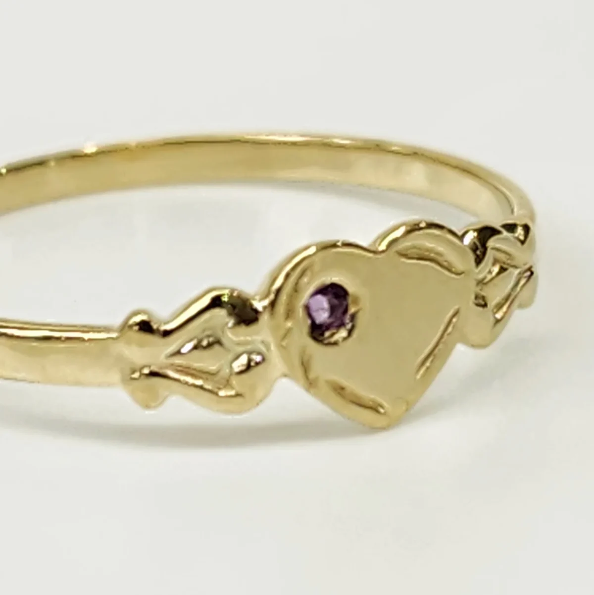 9ct Yellow Gold Single Heart Amethyst Signet Ring