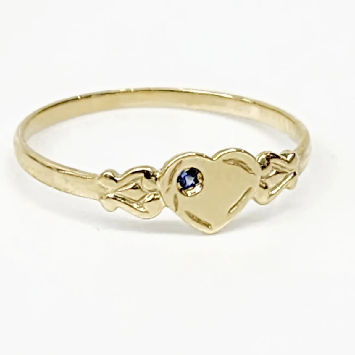 9ct Yellow Gold Single Heart Blue Sapphire Signet Ring