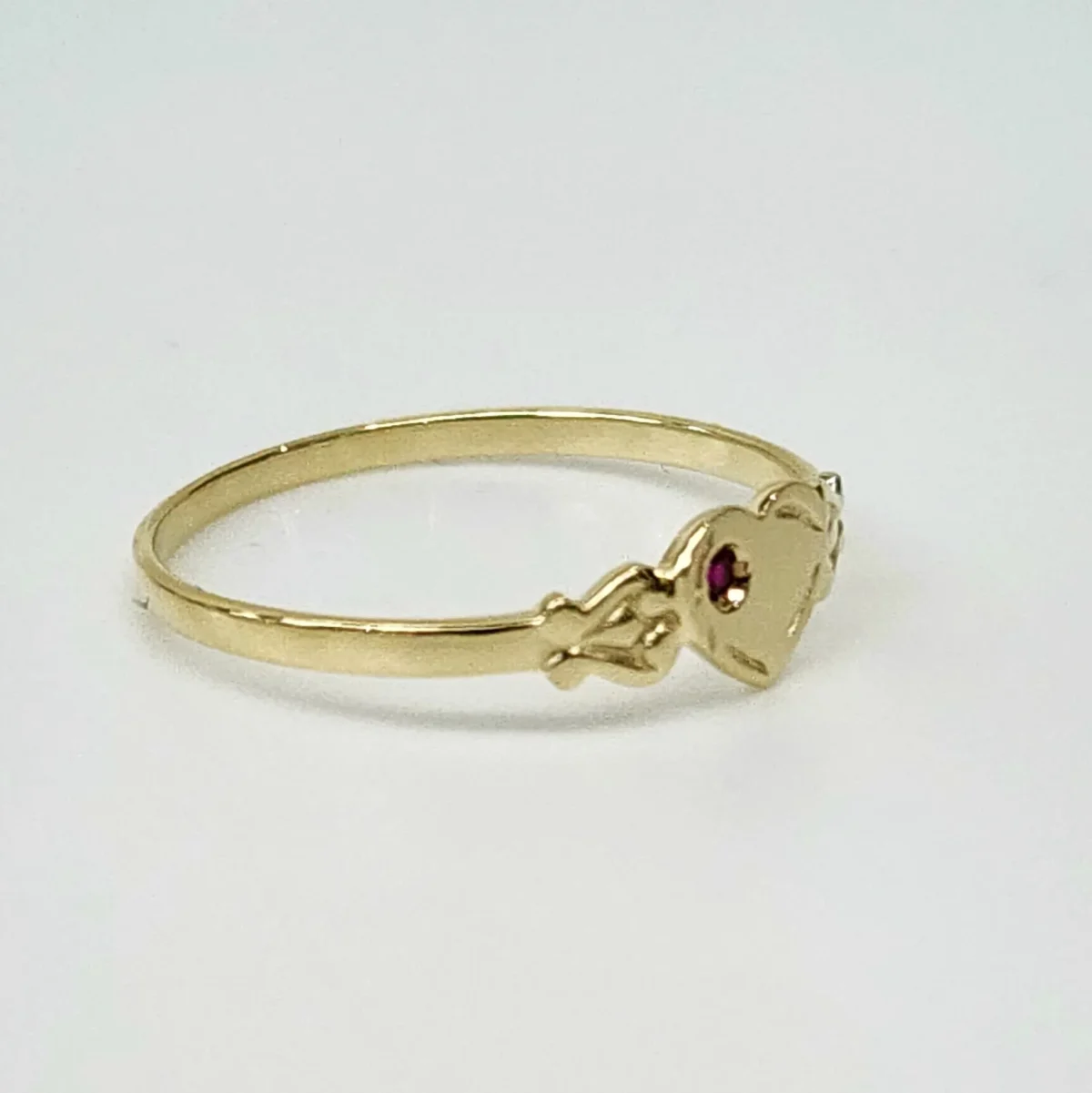 9ct Yellow Gold Single Heart Created Ruby Signet Ring