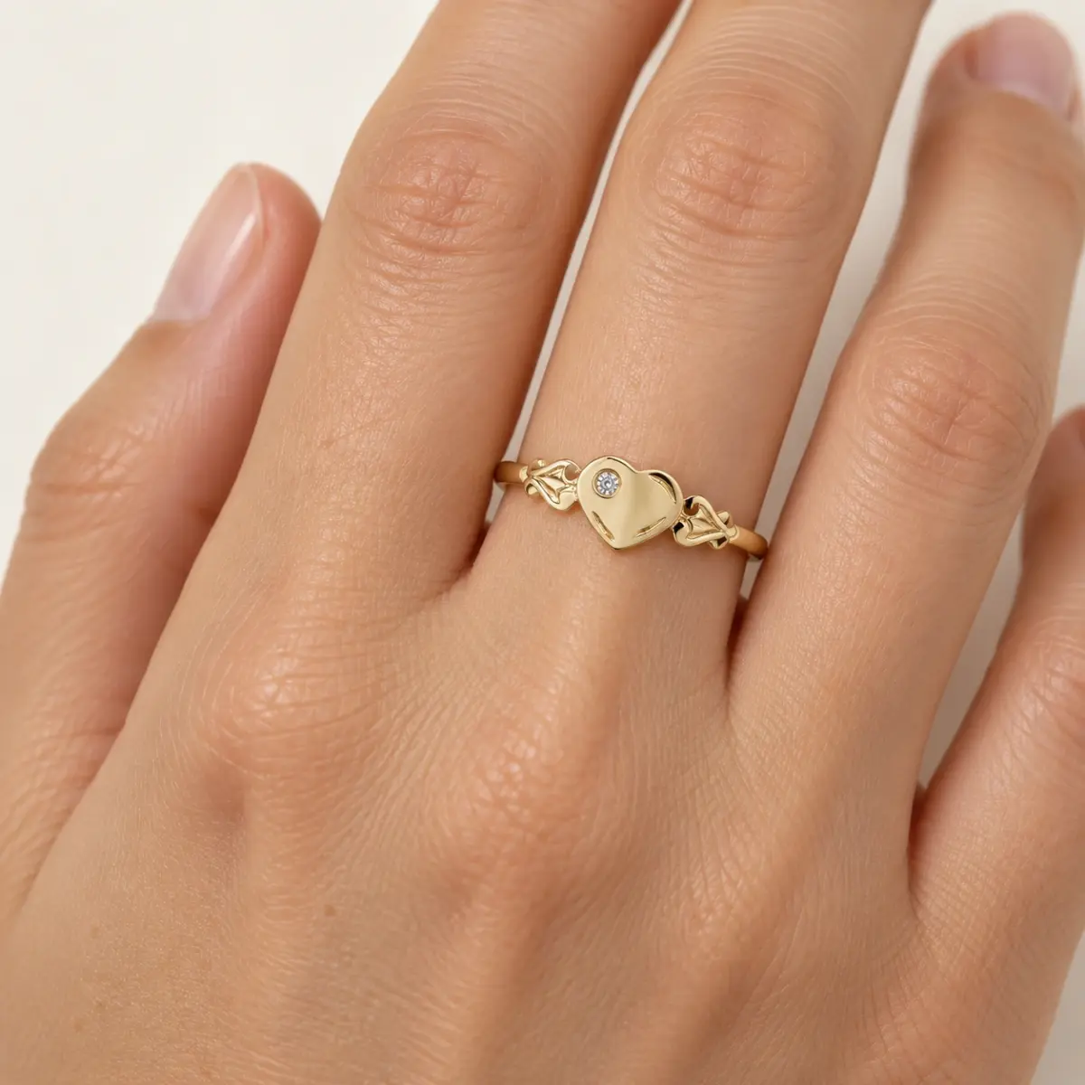 9ct Yellow Gold Single Heart Diamond Signet Ring