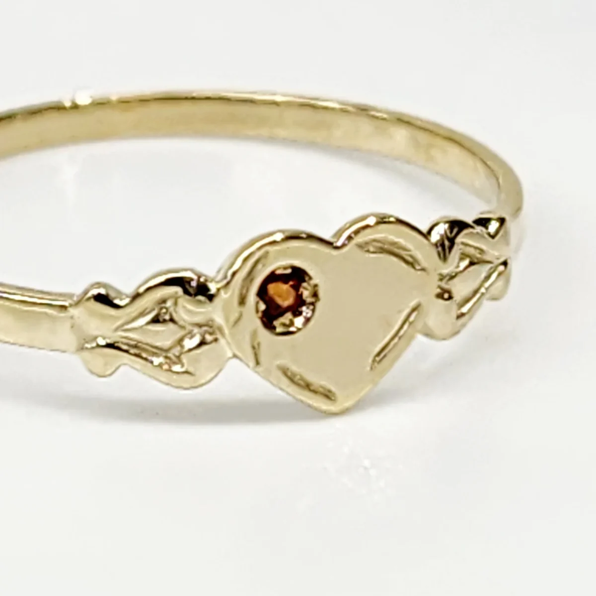 9ct Yellow Gold Single Heart Garnet Signet Ring