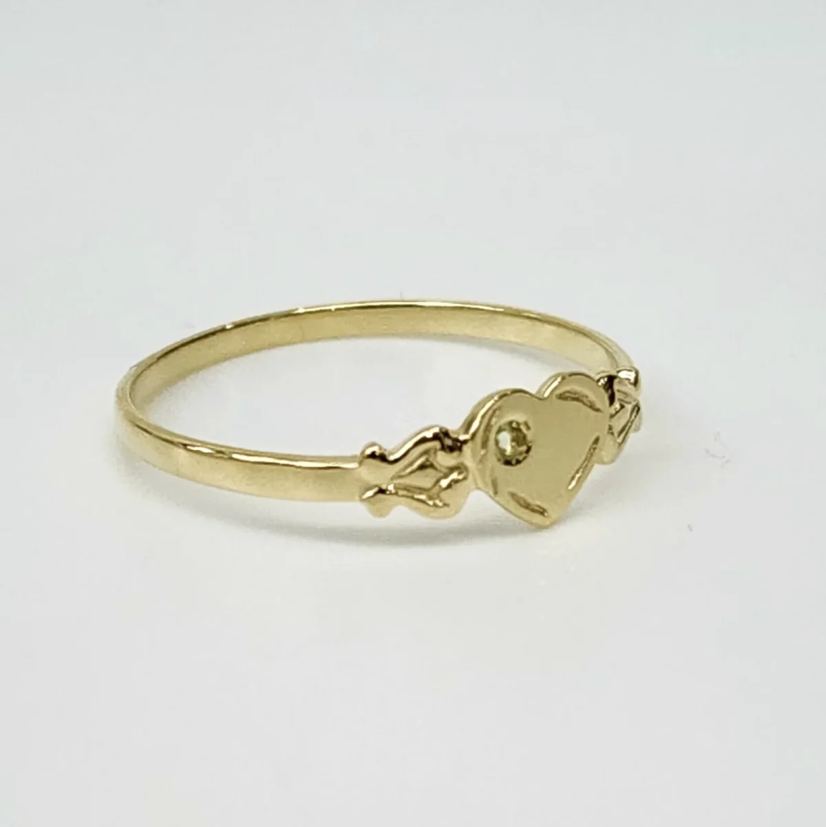 9ct Yellow Gold Single Heart Peridot Signet Ring