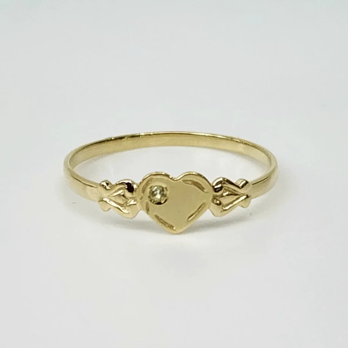 9ct Yellow Gold Single Heart Peridot Signet Ring