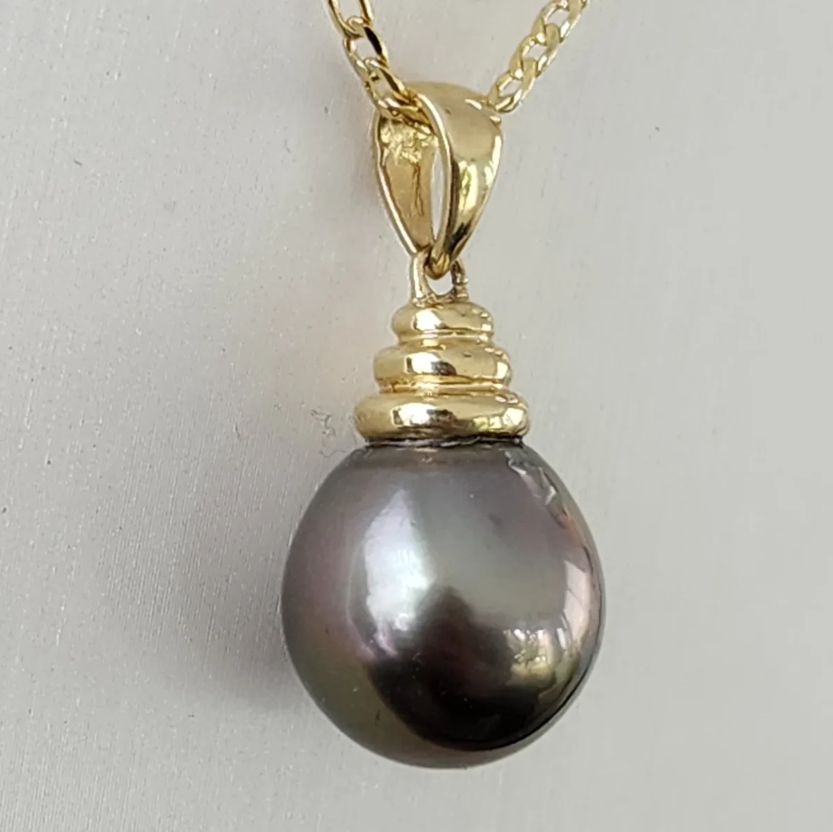 9ct Yellow Gold Tahitian Teardrop Black Pearl Pendant 13-13.5mm Round
