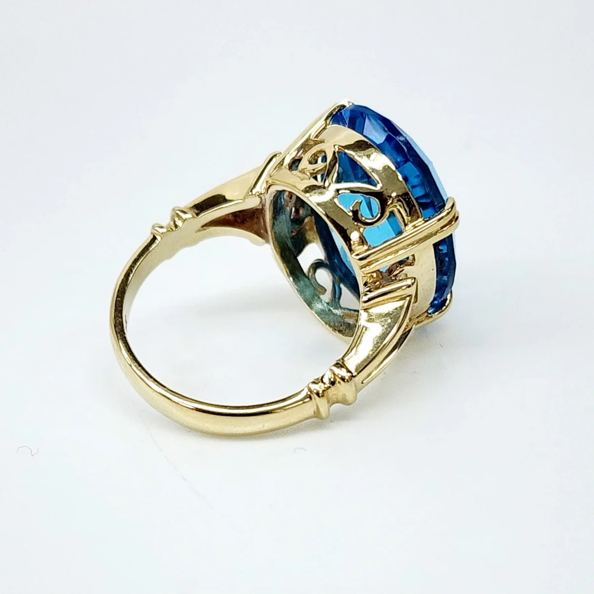 9YG Natural 20mm x 15mm Oval 20ct Blue Topaz with Checkerboard Cut Dress Ring