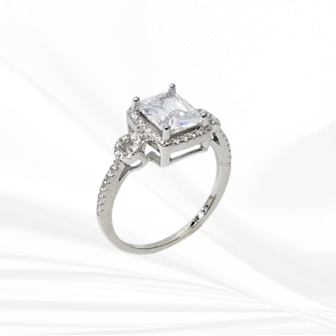 Emerald cut engagement ring