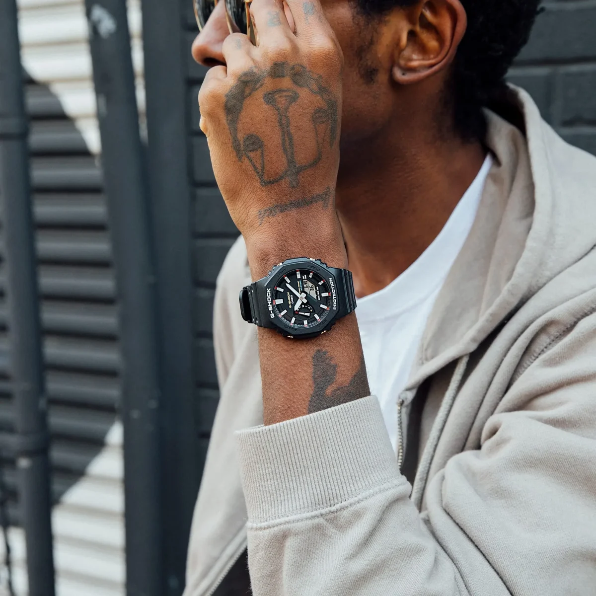 Casio G-Shock GA2100RL-1A – Carbon Core Guard Analog-Digital “CasiOak” (Black/Red Accent)
