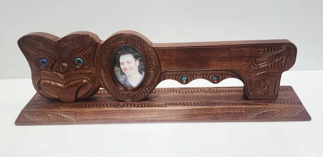Hand Carved Māori Mask 21st Birthday Key with Paua Shell Eyes & Photo Frame – Large Display Stand