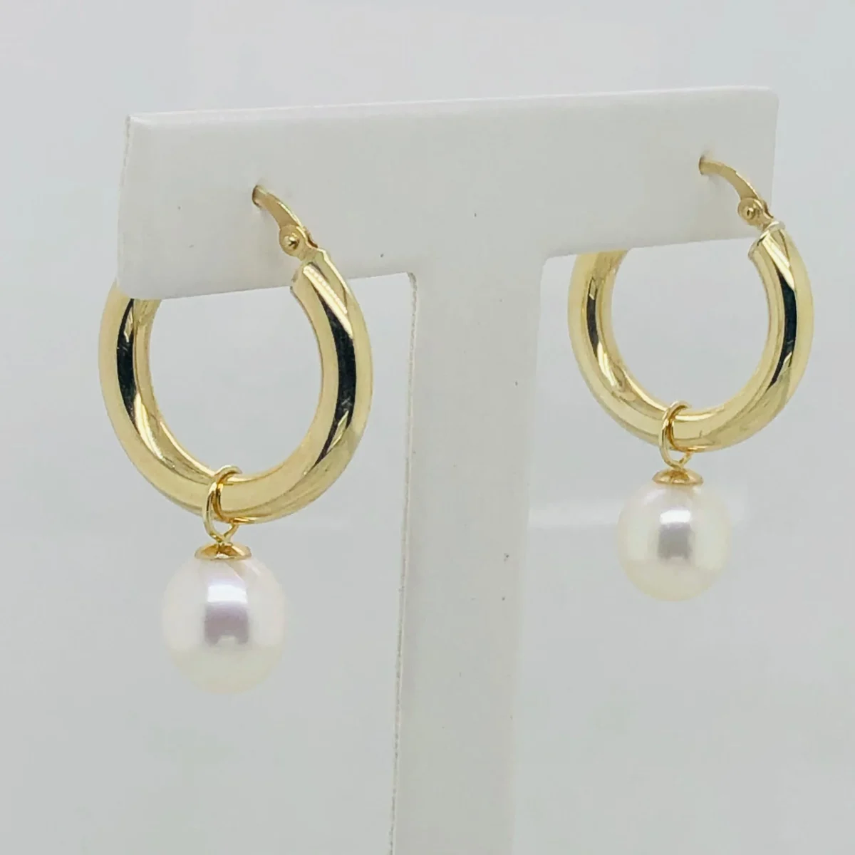 Hoop Earrings with Cultured Freshwater Pearls in 9ct Yellow Gold