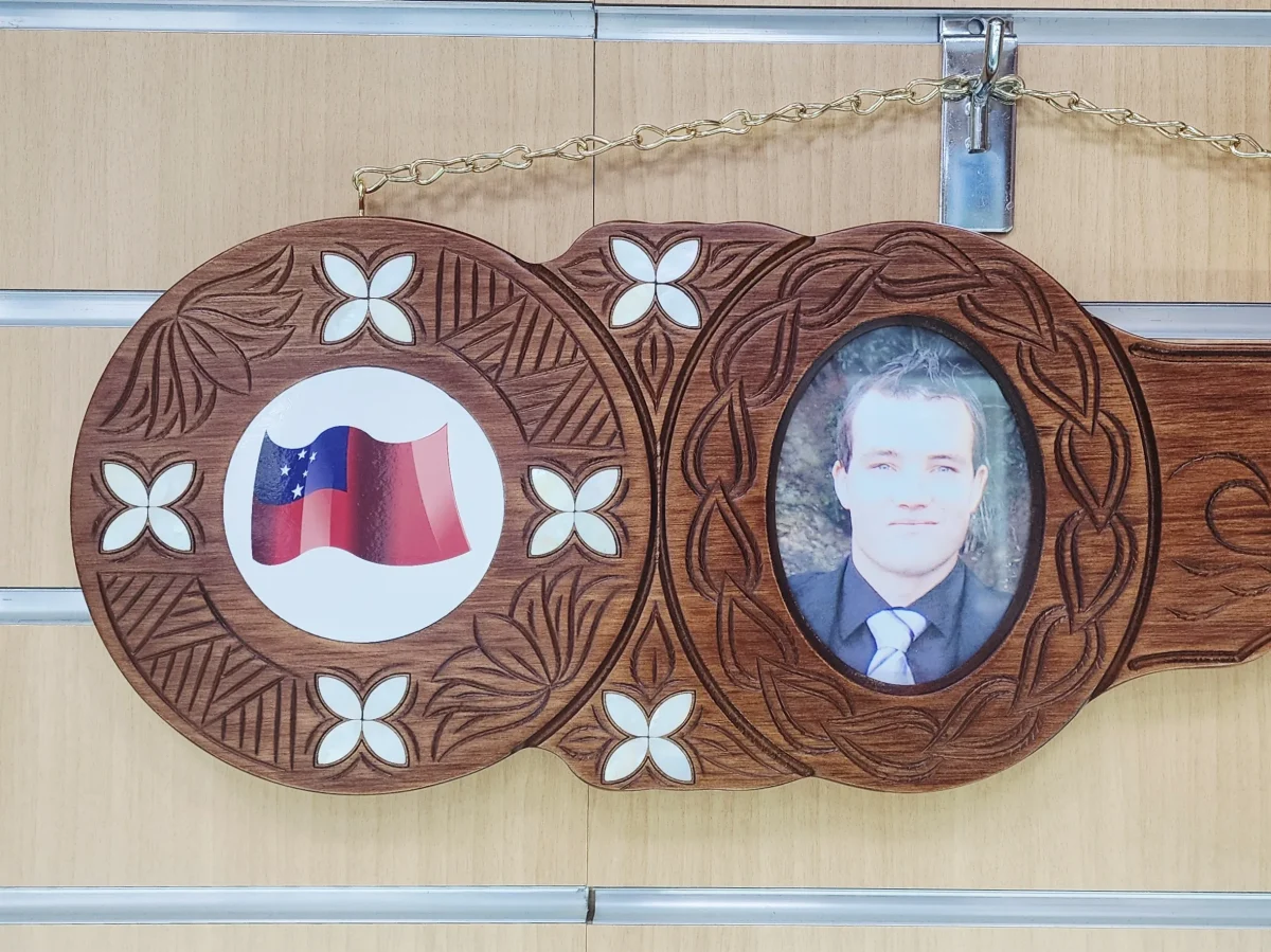 Island Design 21st Birthday Key – Samoan Flag | Handcrafted Tulip Wood Keepsake | Made in New Zealand - WM439MOPSF