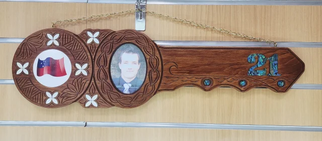 Island Design 21st Birthday Key – Samoan Flag | Handcrafted Tulip Wood Keepsake | Made in New Zealand - WM439MOPSF