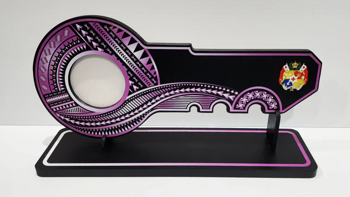 Island Design Purple & White Theme Colour UV Printed Wooden Birthday Key with "Tongan Sila"  – SJ2253