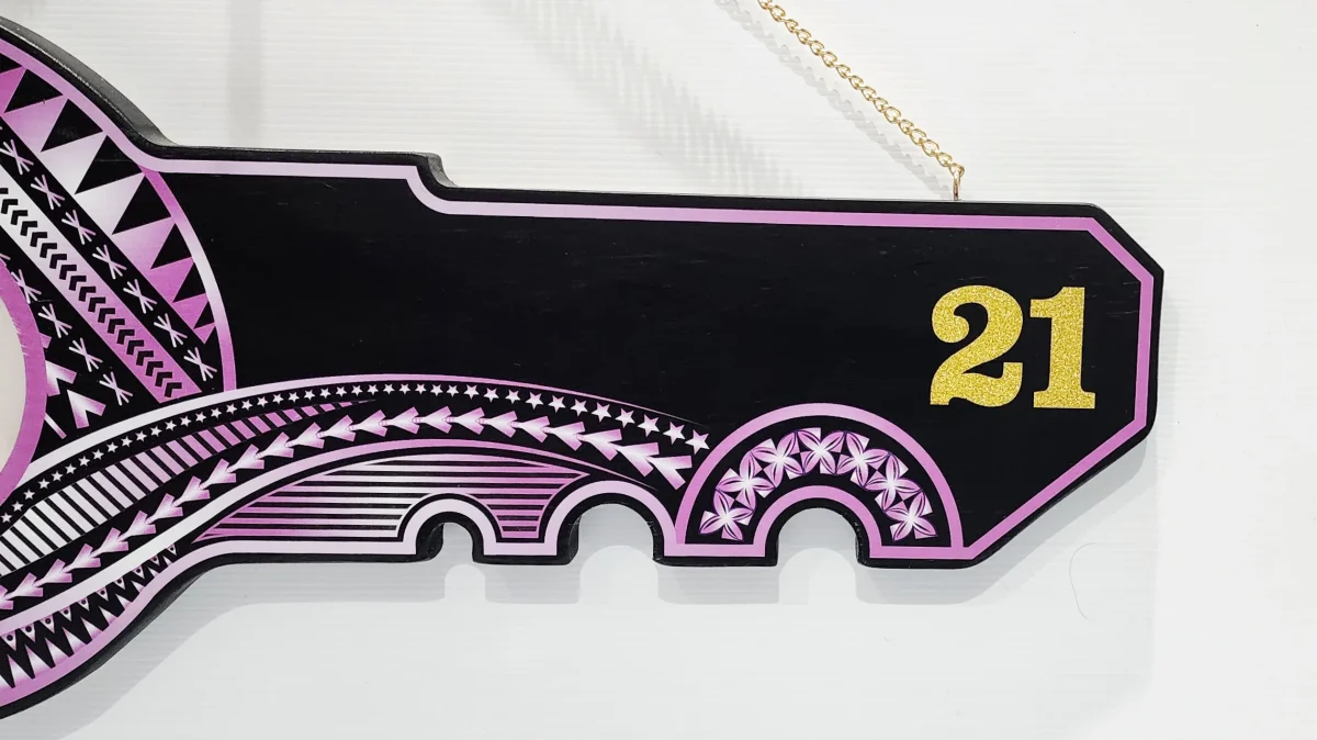 Island Design Purple & White Theme Colour UV Printed Wooden Birthday Key with "21"  – SJ2255