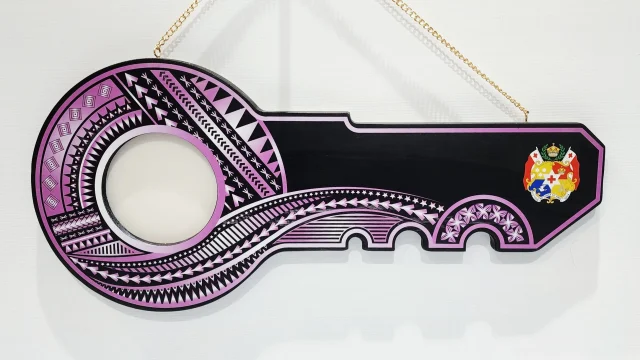Island Design Purple & White Theme Colour UV Printed Wooden Birthday Key with "Tongan Sila"  – SJ2253