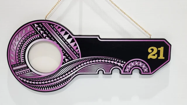 Island Design Purple & White Theme Colour UV Printed Wooden Birthday Key with "21"  – SJ2255
