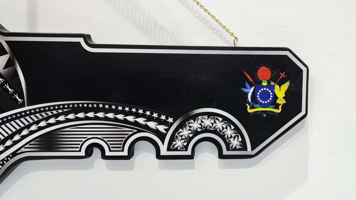 Island Design Silver Theme Colour UV Printed Wooden Birthday Key with "Coat of arms of Cook Island"  – SJ2263
