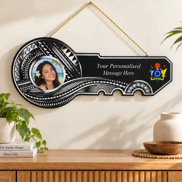 Island Design Silver Theme Colour UV Printed Wooden Birthday Key with "Coat of arms of Cook Island"  – SJ2263
