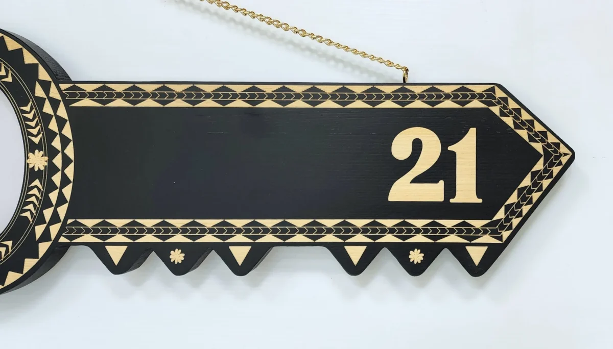 Island Design Wooden Birthday Key with Laser Engraved 15 Stars and Turtle & 21 – Design SJ2474