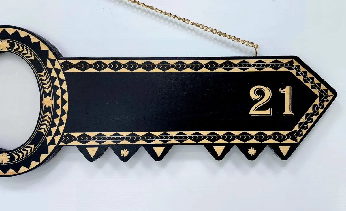 Island Design Wooden Birthday Key with "Samoan Sila" & "21" Laser Engraved  – SJ2102BLK