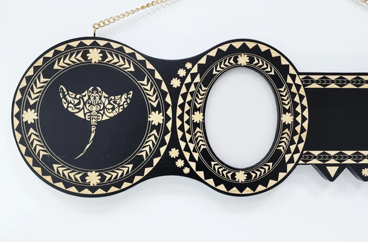 Island Design Wooden Birthday Key with "Stingray" & "21" Laser Engraved  – SJ22529BLK