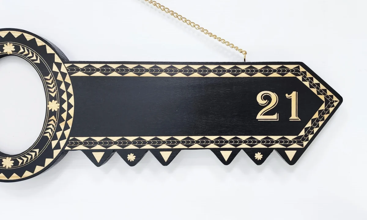 Island Design Wooden Birthday Key with "Stingray" & "21" Laser Engraved  – SJ22529BLK