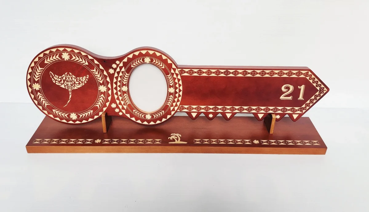 Island Design Wooden Birthday Key with "Stingray" & "21" Laser Engraved  – SJ2529DB