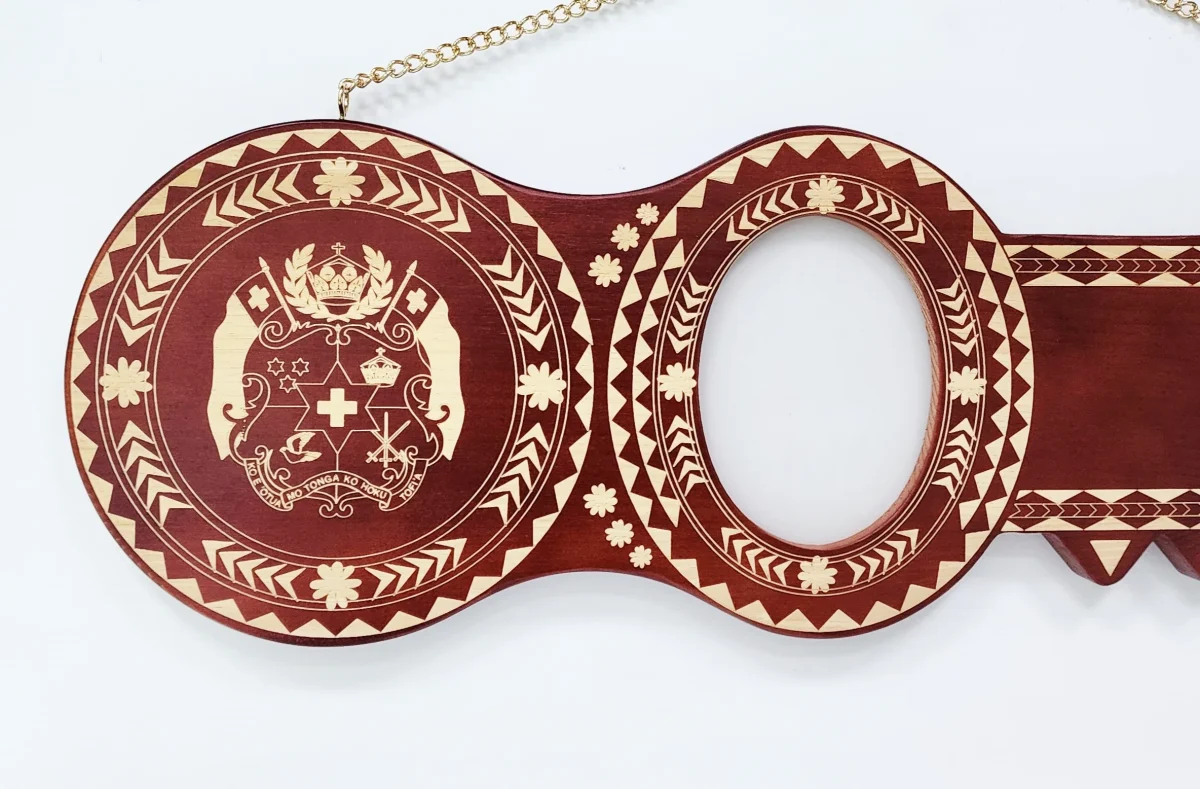 Island Design Wooden Birthday Key with "Tongan Sila" & "21" Laser Engraved  – SJ2106DB