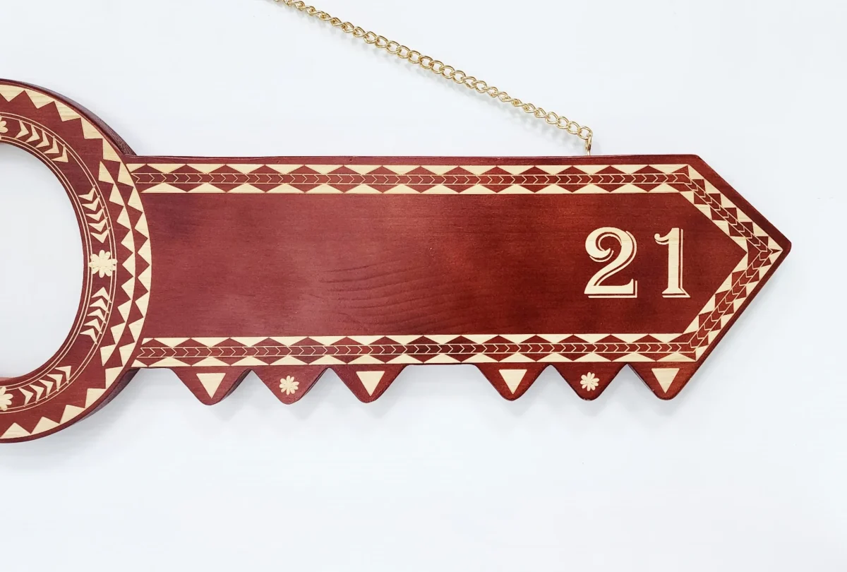 Island Design Wooden Birthday Key with "Tongan Sila" & "21" Laser Engraved  – SJ2106DB