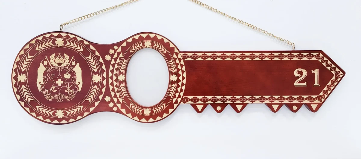 Island Design Wooden Birthday Key with "Tongan Sila" & "21" Laser Engraved  – SJ2106DB