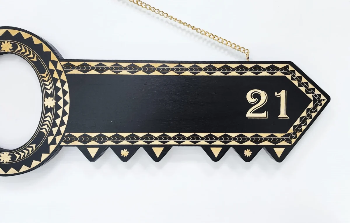 Island Design Wooden Birthday Key with Turtle & "21" Laser Engraved  – SJ2104BLK