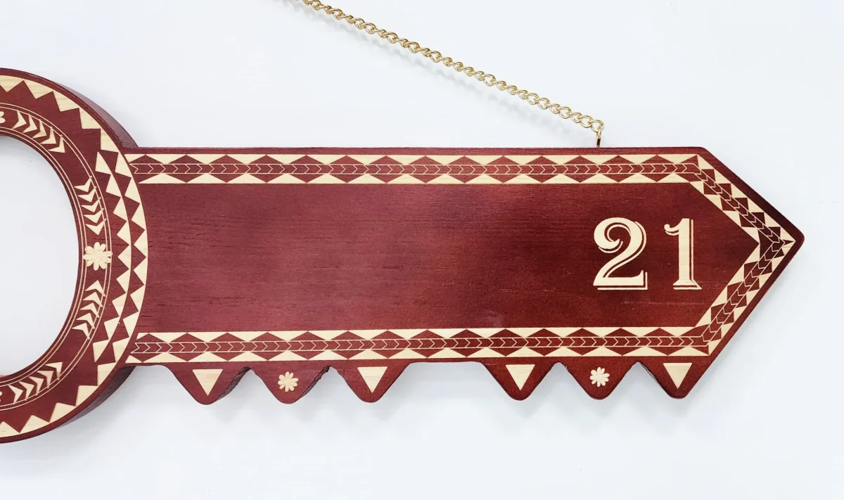 Island Design Wooden Birthday Key with Turtle & "21" Laser Engraved  – SJ2104DB