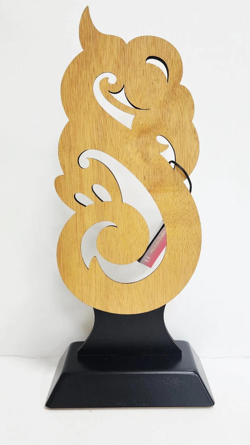 Large Manaia Award – NZ Paua Inlay Cultural Artwork (370mm) - ALMA