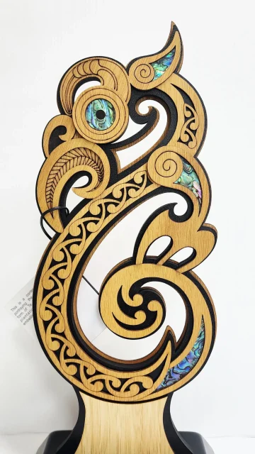 Large Manaia Award – NZ Paua Inlay Cultural Artwork (370mm) - ALMA