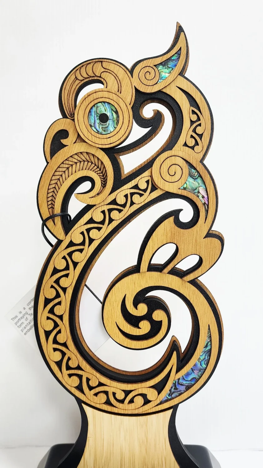 Large Manaia Award – NZ Paua Inlay Cultural Artwork (370mm) - ALMA