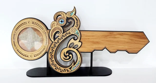 Manaia The Guardian Spirit Birthday Key with Removable Stand - 21MA-MANIA